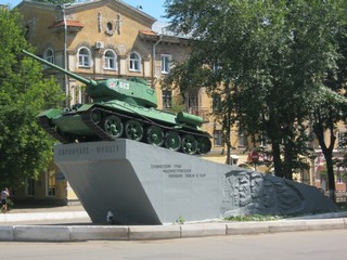 Памятник танку на Октябрьском проспекте (Vladok373737)