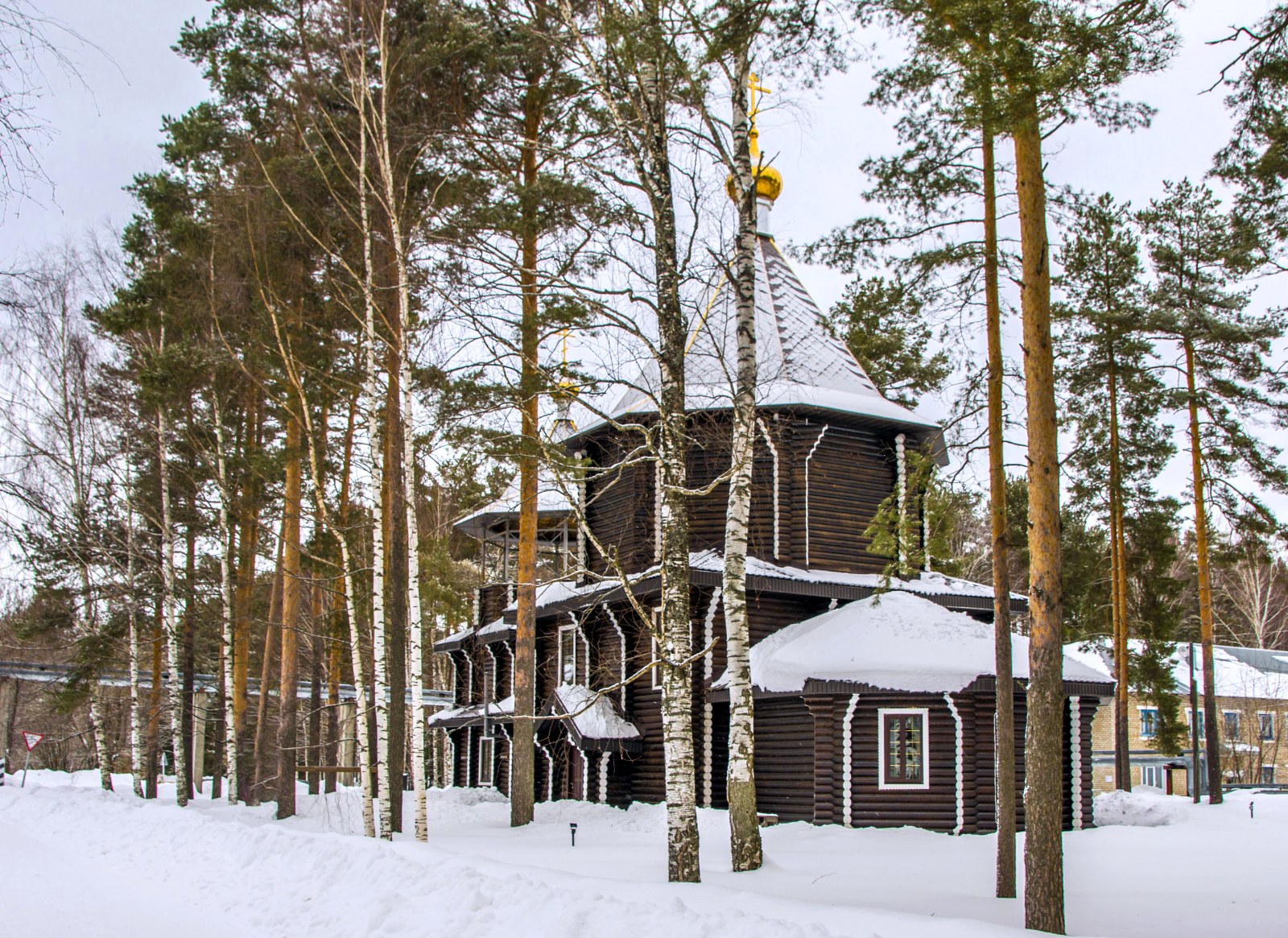 Кировская область оричевский. Храм Георгия Победоносца Мирный Оричевского района. Поселок Мирный Кировская область. Храм посёлок Мирный Кировская область. П Мирный Кировская область Оричевский район.