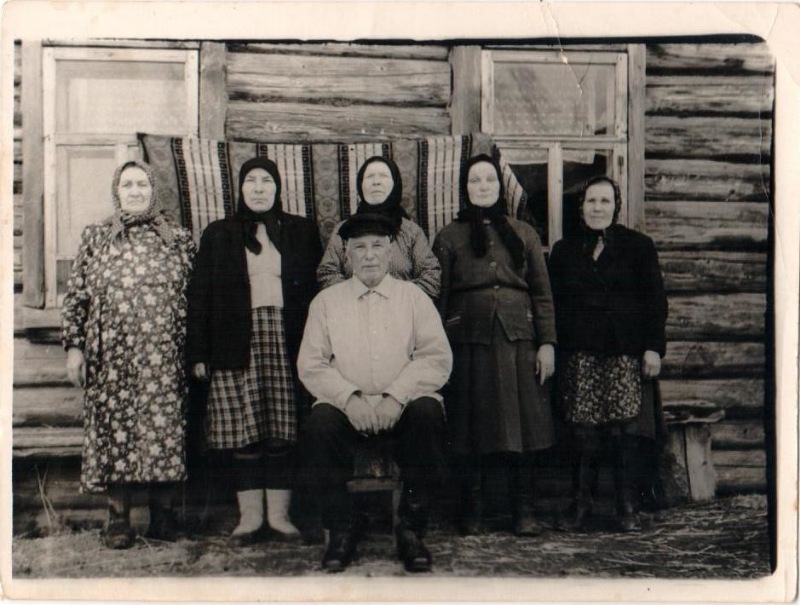 Жители деревни Кондрашенки
