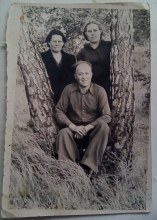 Сергей Иванович со своими родственницами .1954 г. Увал.