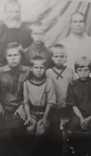 Сохранилась только детская фотография. Павел второй справа среди детей.
