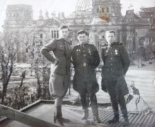 На фото крайний справа Серафим Павлович document