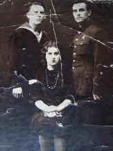 слева Николай Иванович (брат), справа Зосим Иванович , Нина. (год не указан) document