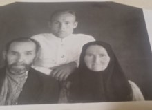 Дмитрий Филлипович, супруга Евдокия Александровна и сын Георгий Дмитриевич 1946г. document