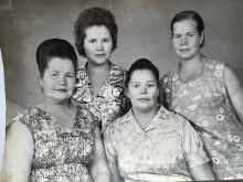 Дочери - Верхний ряд: Антонина, Валентина. Нижний ряд: Ольга и Зоя document