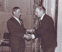 Орден "Знак Почета" вручается Анатолию Николаевичу. document