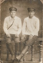 Павел Федорович Русских (слева)