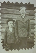 фотография детей для отправки отцу на фронт. лето 1942г document