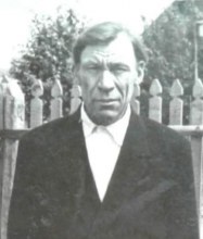 Родился в 1906 году.