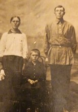 Фото ок.1924 г. Стоят: Фекла Осиповна и Александр Осипович Айкашевы, сестра и брат. Ребенок - дочь Александра Мария 1921 г.р. Фото предоставлено Еленой Ачаевой people