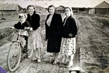 Учителя Пищальской школы в деревне Охлопки old_photo