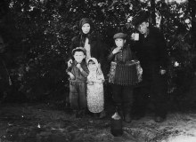 Григорий Андреевич с женой и детьми. document