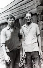 Фотография послевоенная. Михаил Андреевич с сыном.