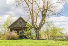 Шипишник. Заброшенный дом. Май 2025 г. Фото Е. Чудиновских photo