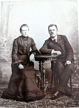 Широбоков Александр Ильич с сестрой Александрой Ильиничной (в замужестве) Урванцевой 1904 год document